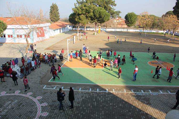 Salihli Gençlik Merkezi üç projesiyle Kabazlı’da