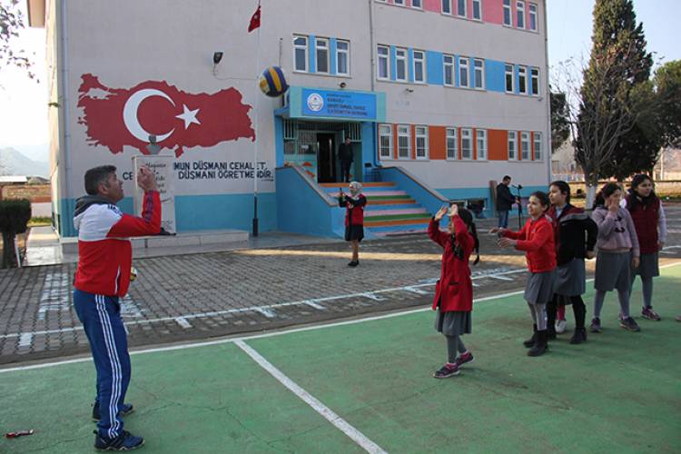 Salihli Gençlik Merkezi üç projesiyle Kabazlı’da