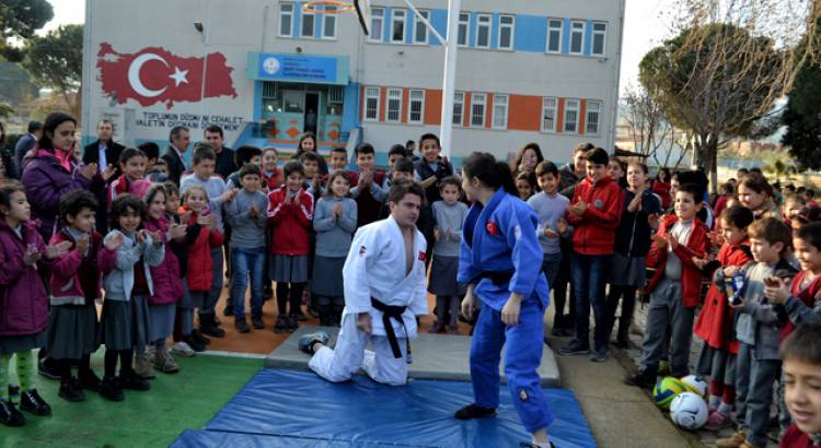 Gençlik Merkezi, Kabazlı'da gönülleri fethetti