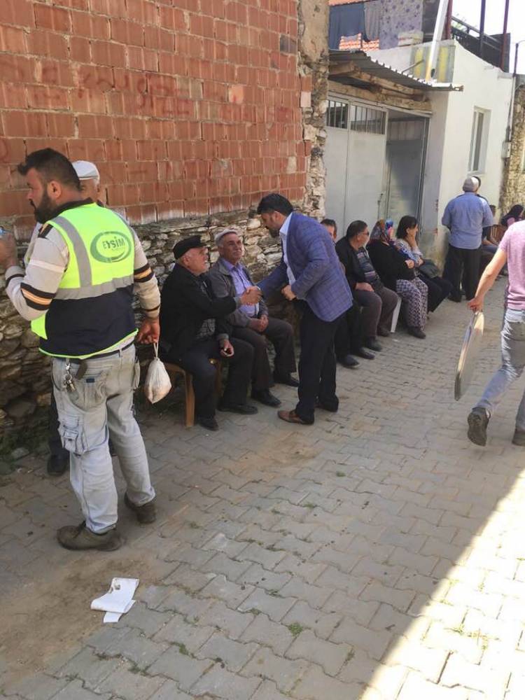 Salihli Yukarı Poyraz köyünde hayırdaydık güzel bir kalabalığın ve hoş bir sohbetin içinde bulduk kendimizi.....