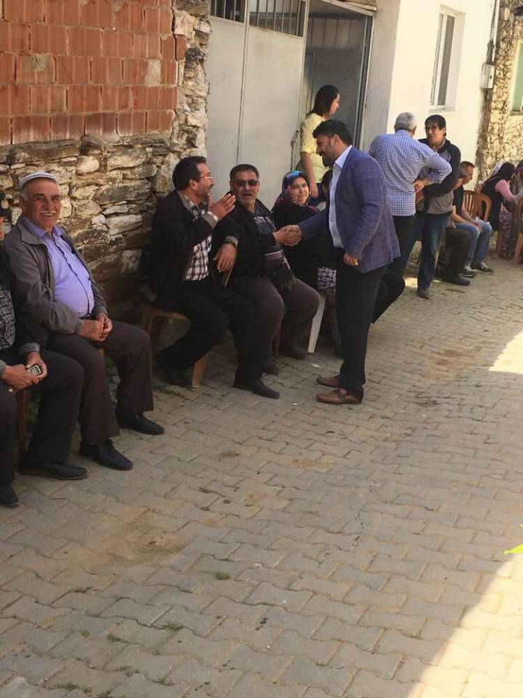 Salihli Yukarı Poyraz köyünde hayırdaydık güzel bir kalabalığın ve hoş bir sohbetin içinde bulduk kendimizi.....