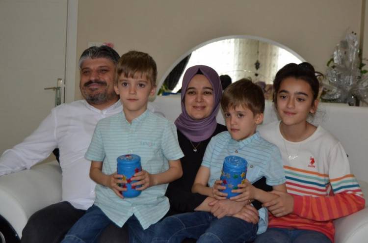 "BİZ BİZE YETERİZ DEDİLER KUMBARALARINDAKİ BİSİKLET İÇİN BİRİKTİRDIKLERI PARAYI HESABA YATIRDILAR"