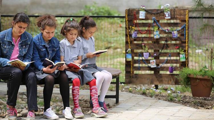 TRT WORLD - This is 'Flower Book Stop'