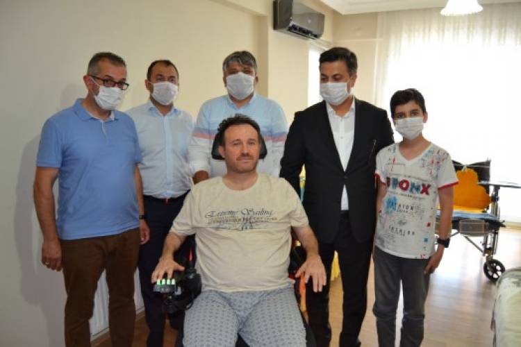 Bakan Kasapoğlu, Manisalı Ahmet’in hayalini gerçekleştirdi.