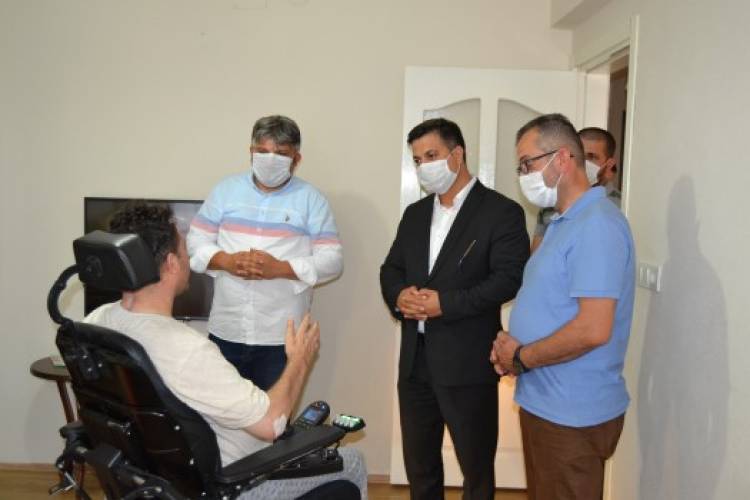 Bakan Kasapoğlu, Manisalı Ahmet’in hayalini gerçekleştirdi.