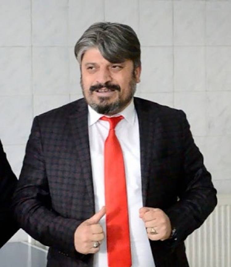 BEN KİMİM ? Söyleşi: Şeyma Subaşı