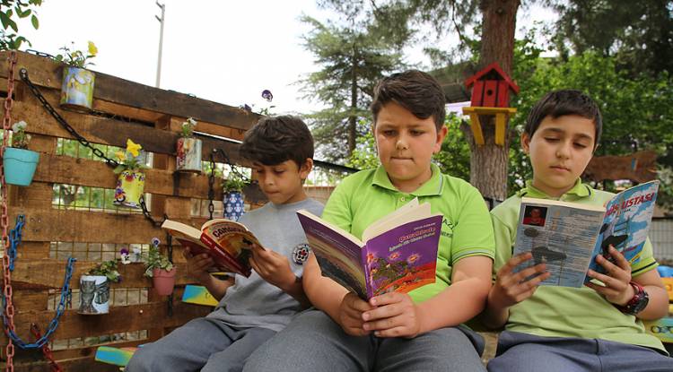 TRT WORLD - This is 'Flower Book Stop'