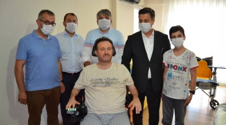 Bakan Kasapoğlu, Manisalı Ahmet’in hayalini gerçekleştirdi.