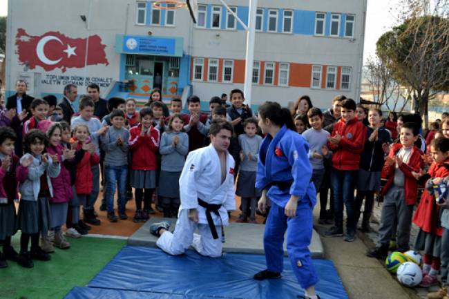 Gençlik Merkezi, Kabazlı'da gönülleri fethetti