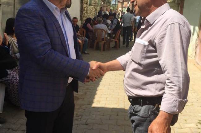 Salihli Yukarı Poyraz köyünde hayırdaydık güzel bir kalabalığın ve hoş bir sohbetin içinde bulduk kendimizi.....