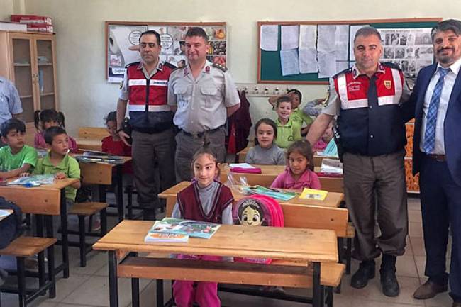 Salihli Jandarma trafik haftasını kutladı
