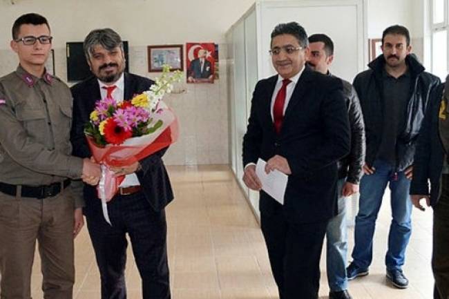 STK TEMSİCİLERİ VE HASTANE PERSONELİ, 14 ŞUBAT SEVGİLİLER GÜNÜ'NDE MEHMETÇİĞİ ZİYARET ETTİ 