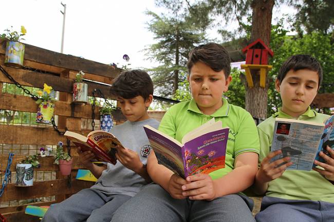 TRT WORLD - This is 'Flower Book Stop'