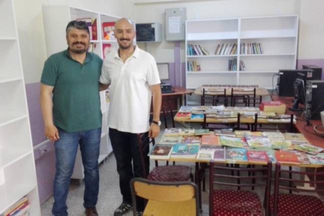 Caner YILMAZ'dan okulumuza kitap bağışı